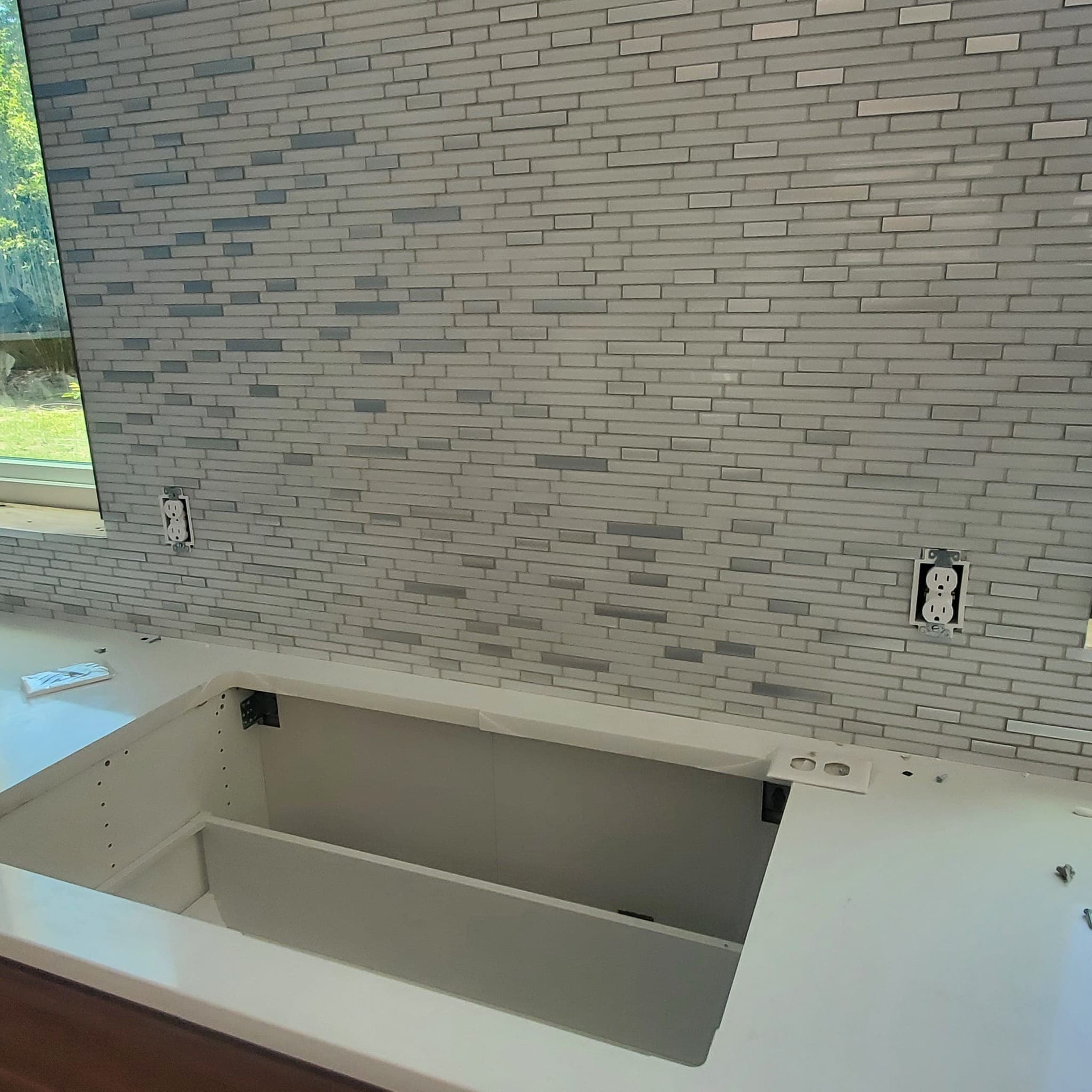 Kitchen brick-pattern tile backsplash installation
